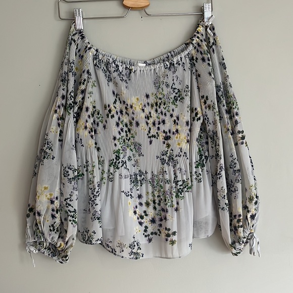 💰3 for $40 💰 Wilfred Talence Off the Shoulder Flowy Top - Picture 3 of 8